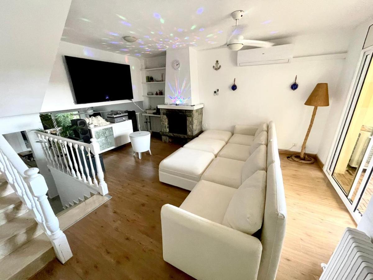 Casa En Masnou Junto A Playa Y Tren Villa Exterior photo